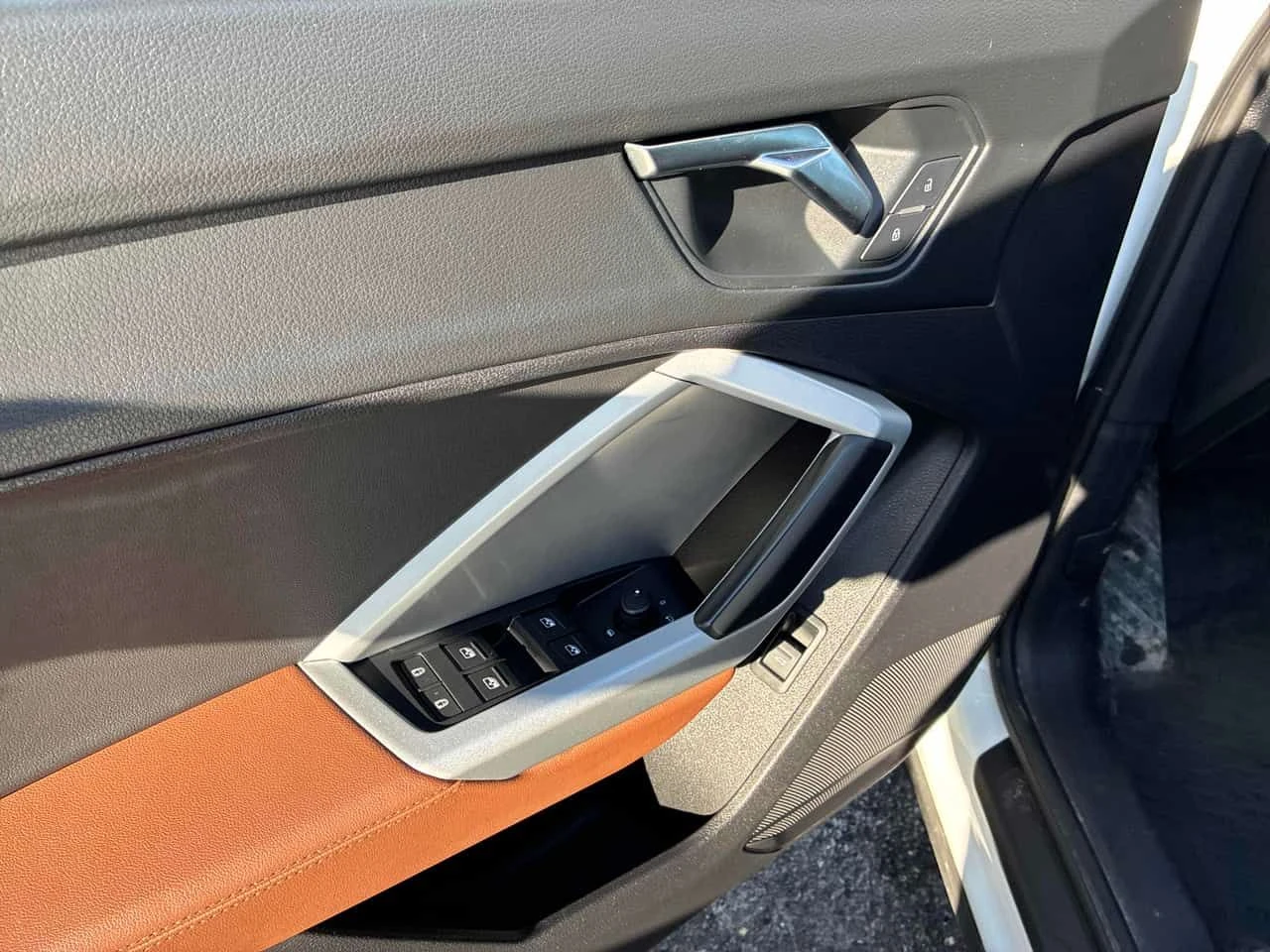 Audi Q3 Komfort 40 TFSI quattro | ПОДГРЕВИ | KEYLESS , снимка 12 - Автомобили и джипове - 53818255