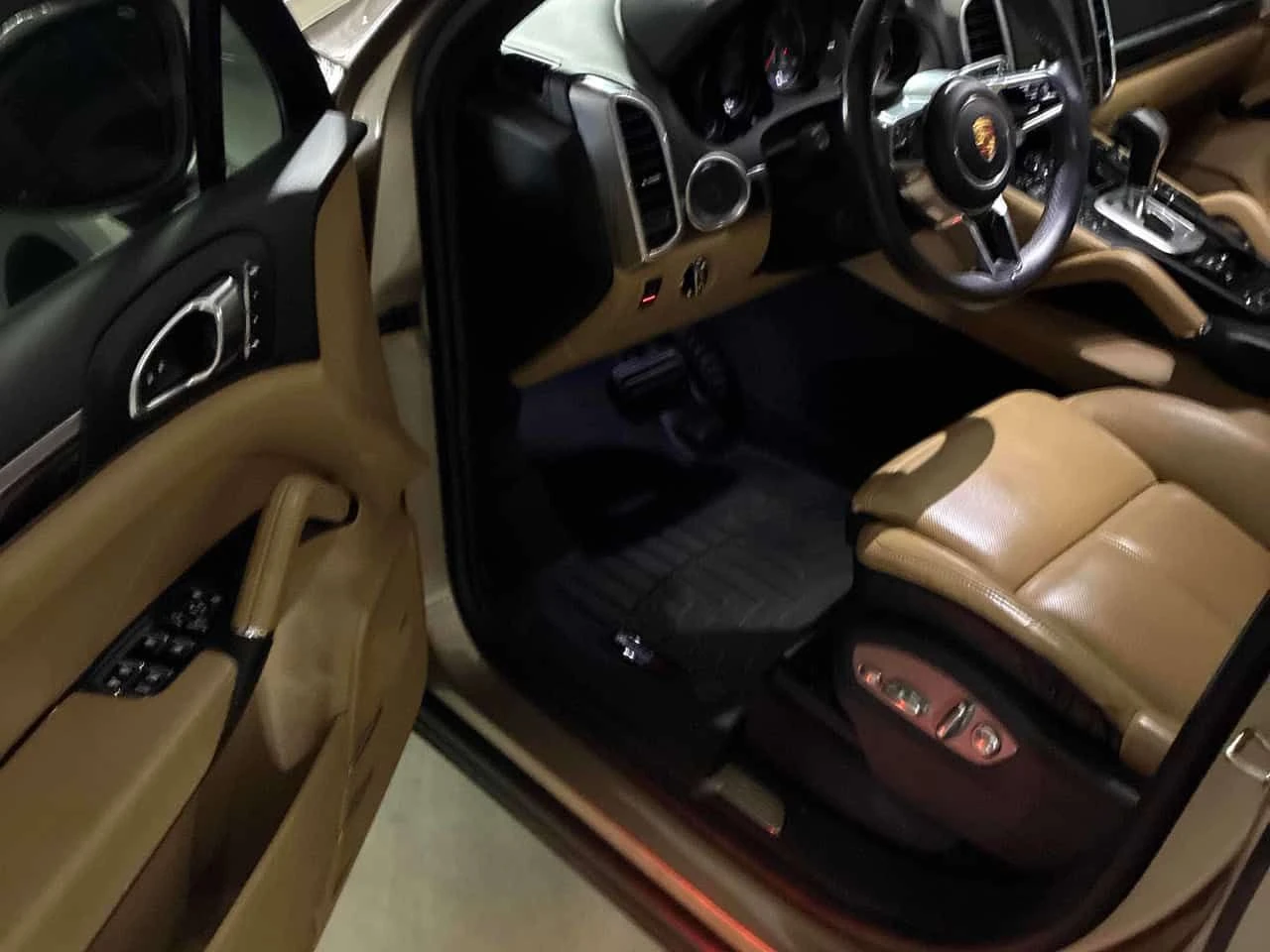 Porsche Cayenne * Diesel * CARFAX * БЕЗ ПЪРВОНАЧАЛНА ВНОСКА, снимка 5 - Автомобили и джипове - 55423706