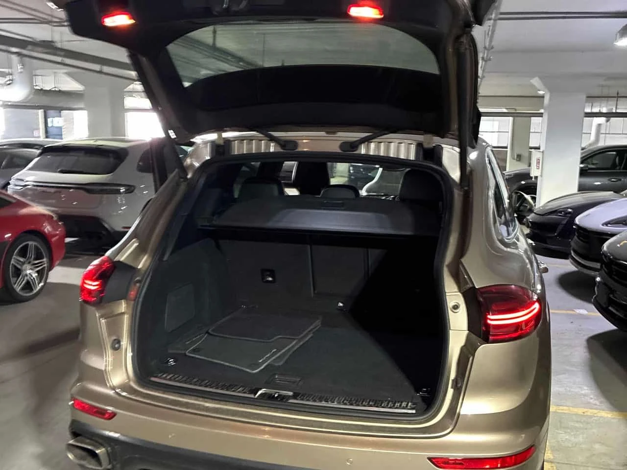 Porsche Cayenne * Diesel * CARFAX * БЕЗ ПЪРВОНАЧАЛНА ВНОСКА, снимка 15 - Автомобили и джипове - 55423706