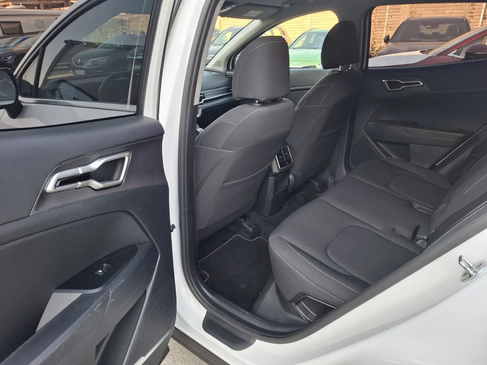 Kia Sportage 1.6 crdi ГАРАНЦИЯ, снимка 7 - Автомобили и джипове - 56091099