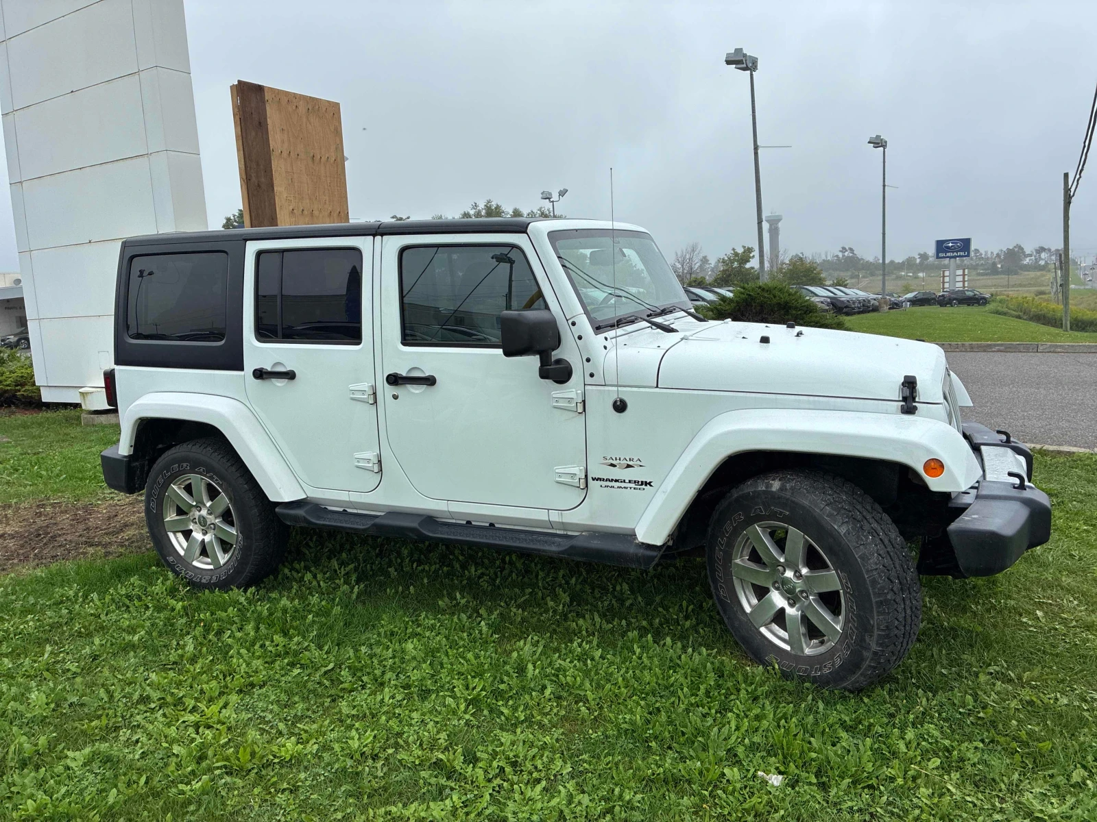 Jeep Wrangler Sahara* CARFAX* ПОДГРЕВ* НАВИ* АВТОКРЕДИТ* , снимка 3 - Автомобили и джипове - 56154591