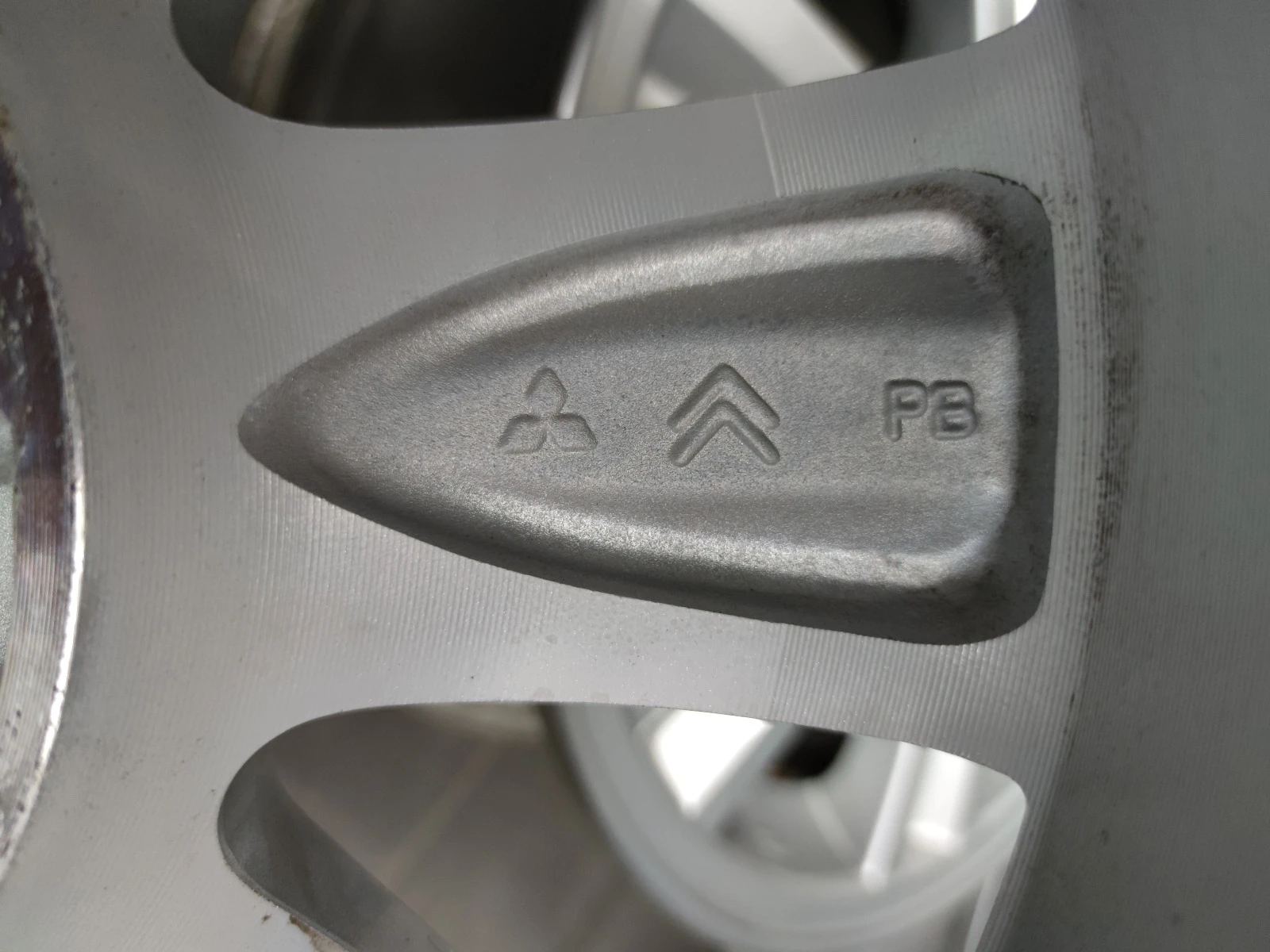   Citroen C-Crosser | Mobile.bg   10