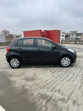 Toyota Yaris БЕНЗИН // 4 ВРАТИ, снимка 2