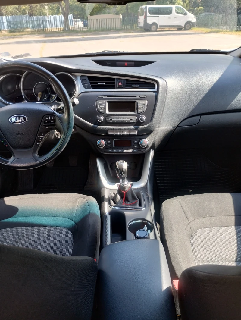 Kia Ceed, снимка 8 - Автомобили и джипове - 46888515