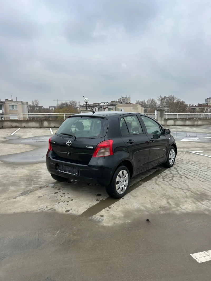 Toyota Yaris БЕНЗИН // 4 ВРАТИ, снимка 3 - Автомобили и джипове - 48223501