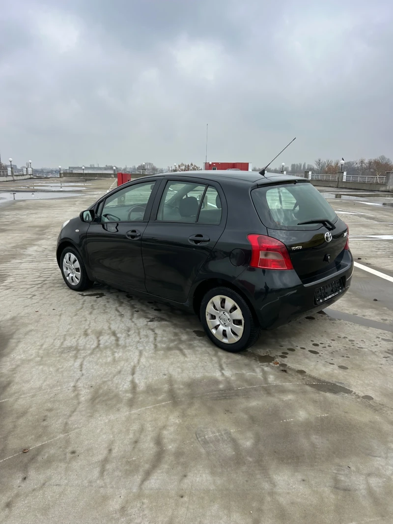 Toyota Yaris БЕНЗИН // 4 ВРАТИ, снимка 5 - Автомобили и джипове - 48223501