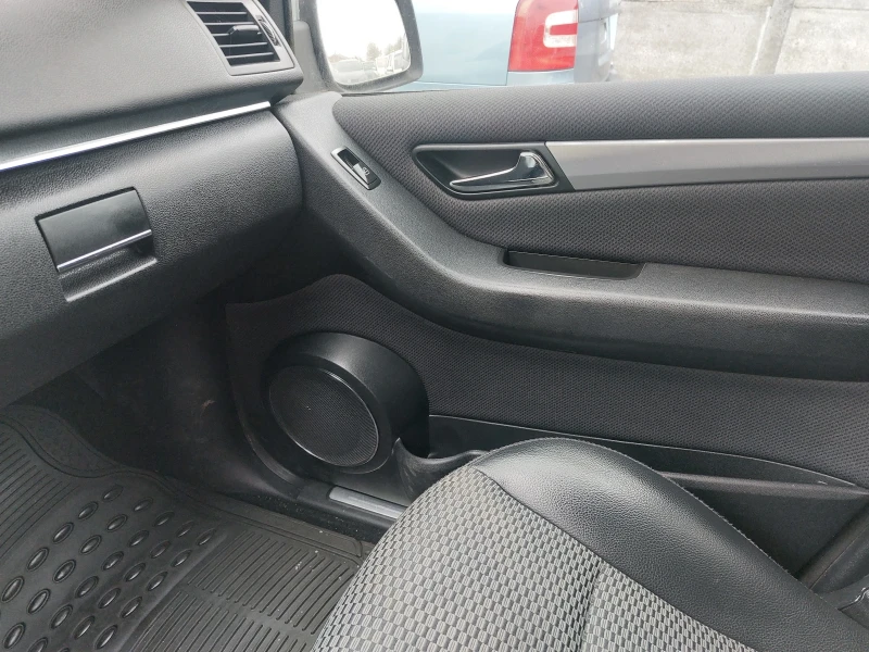 Mercedes-Benz B 180, снимка 12 - Автомобили и джипове - 52402294