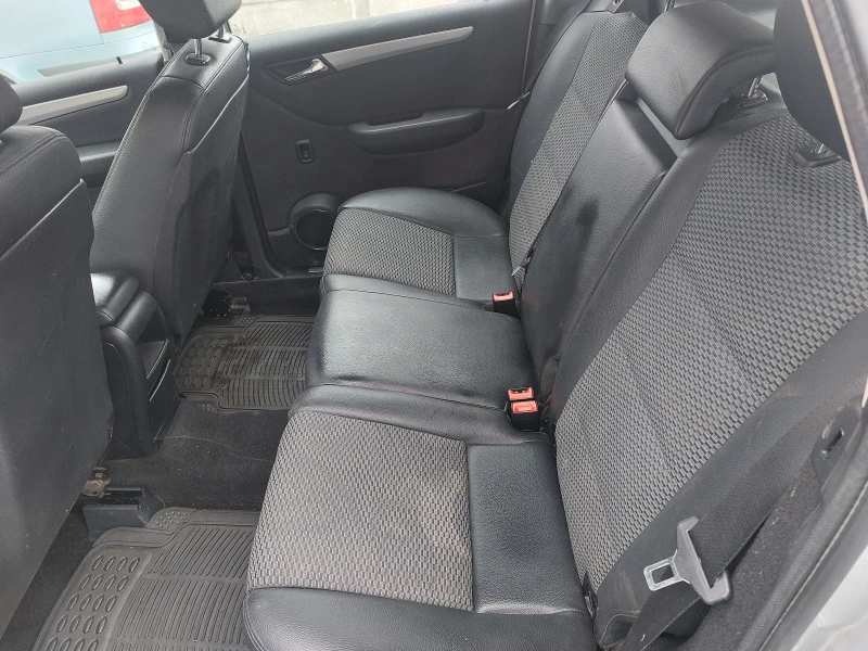 Mercedes-Benz B 180, снимка 11 - Автомобили и джипове - 52402294