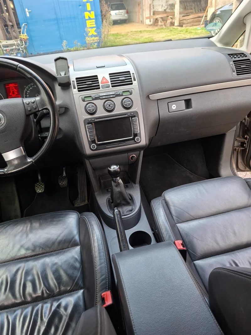 VW Touran 2.0 170, снимка 8 - Автомобили и джипове - 52554652