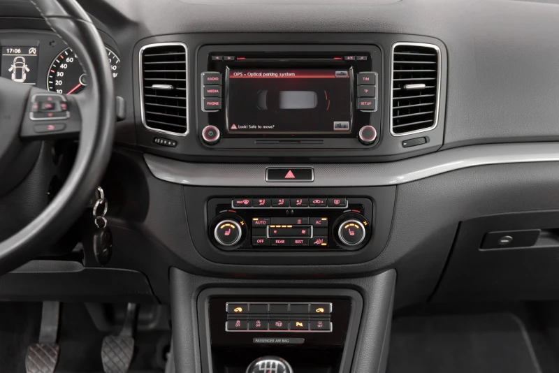 VW Sharan 2.0 TDI* Match Edition* Eл.врати, снимка 16 - Автомобили и джипове - 52633392