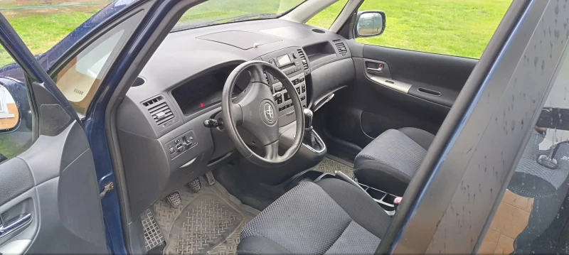 Toyota Corolla verso, снимка 6 - Автомобили и джипове - 53089289