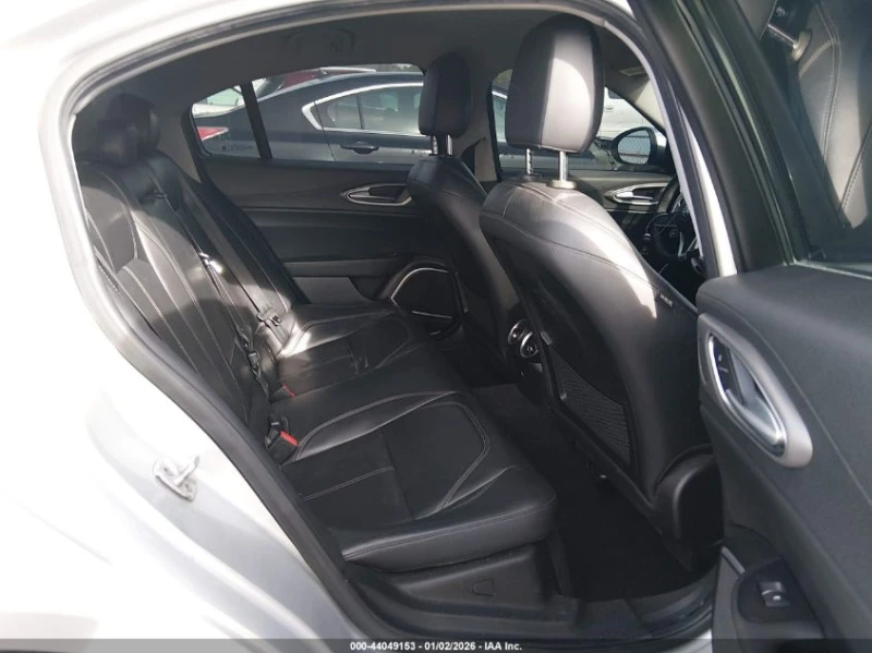 Alfa Romeo Giulia Awd, снимка 8 - Автомобили и джипове - 53408368