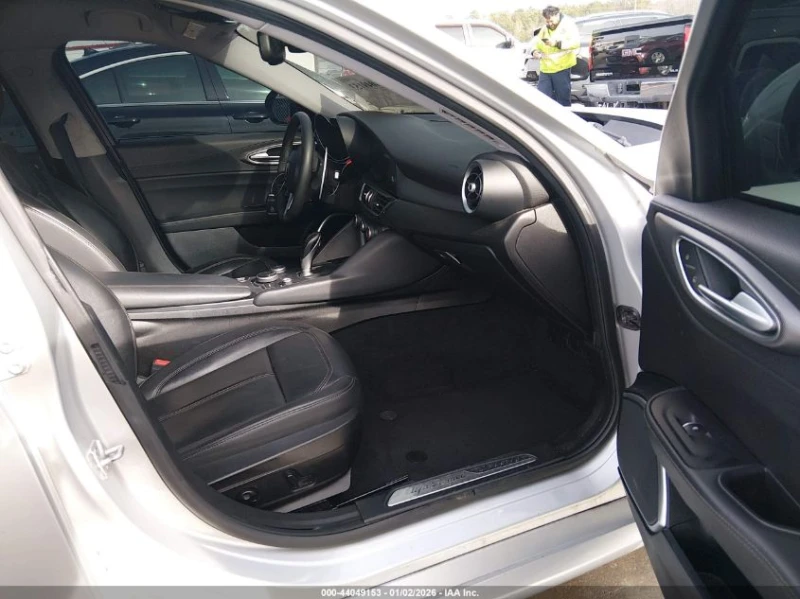 Alfa Romeo Giulia Awd, снимка 5 - Автомобили и джипове - 53408368
