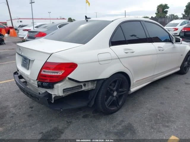 Mercedes-Benz C 250 SPORT, снимка 4 - Автомобили и джипове - 53108536