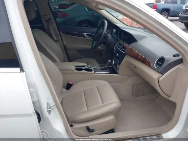 Mercedes-Benz C 250 SPORT, снимка 9 - Автомобили и джипове - 53108536