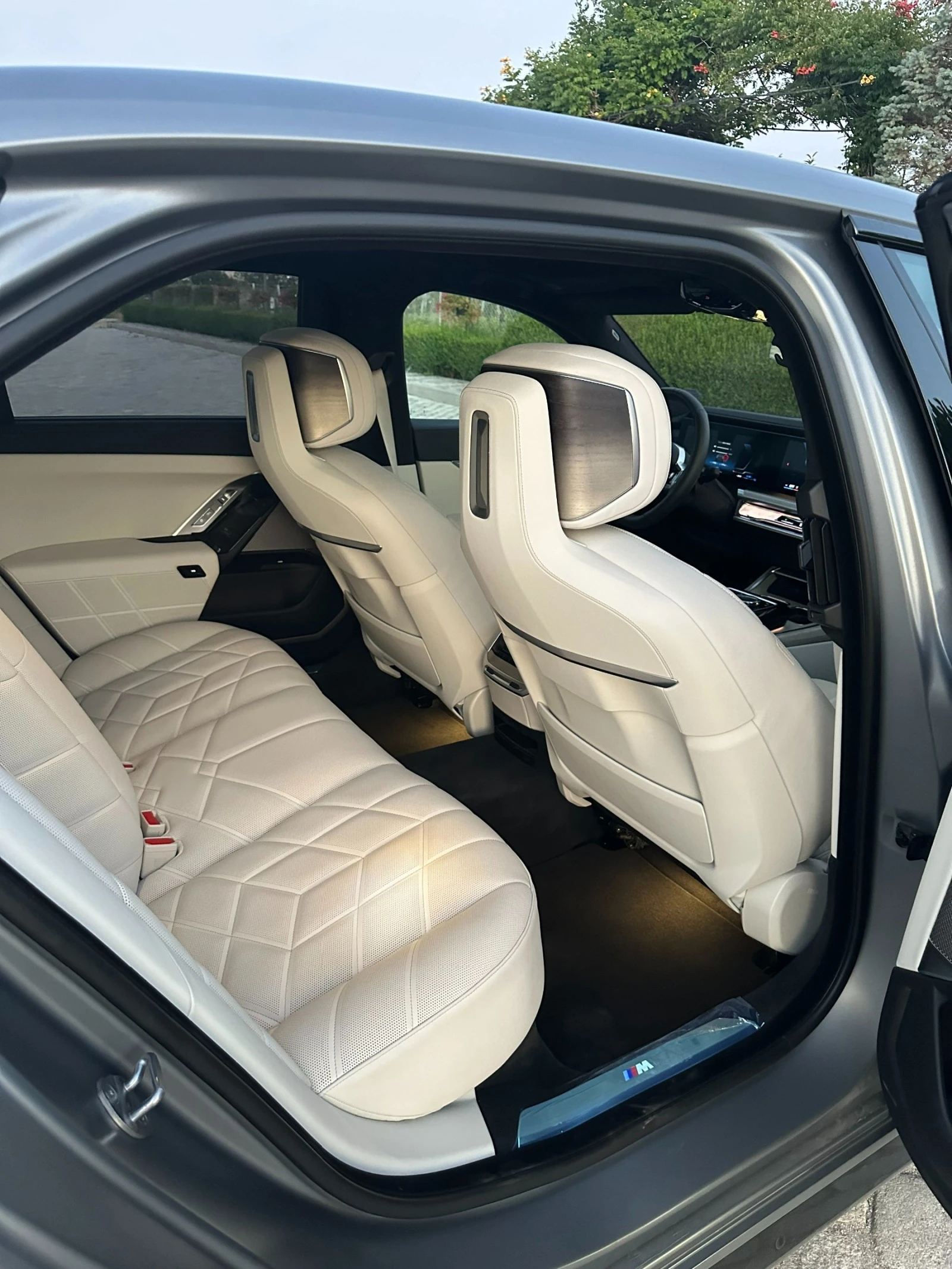 BMW 760 M760e* xDrive* AUTO DOOR* TV THEATRE* M-SPORT PRO* | Mobile.bg   14