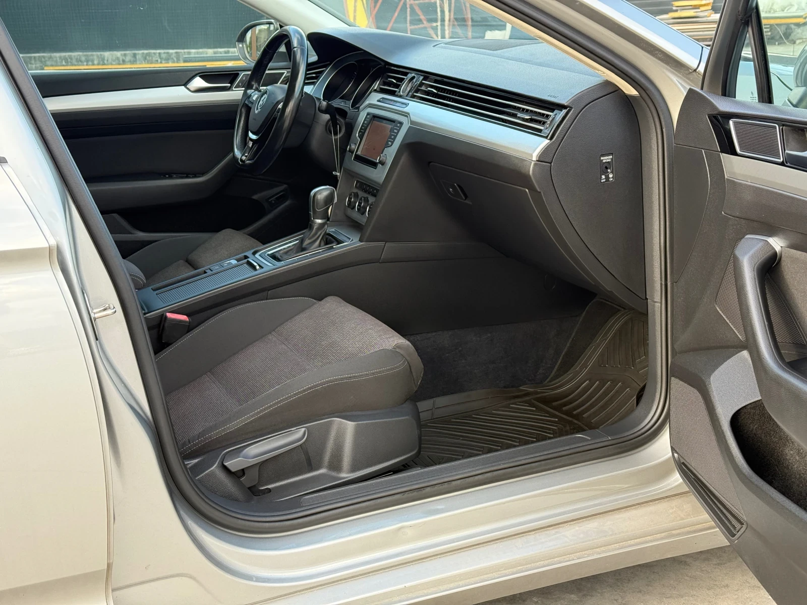 VW Passat 1.6TDi 120 * * * *  | Mobile.bg   11