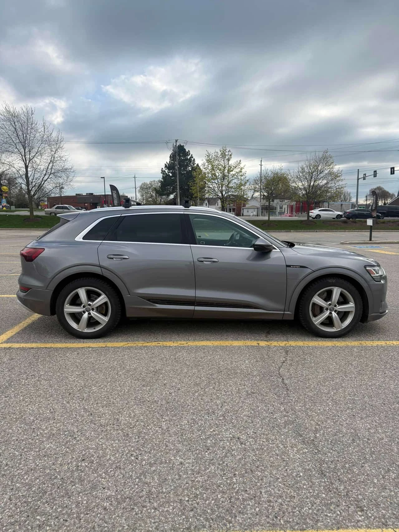 Audi E-Tron Progressiv  CARFAX, снимка 3 - Автомобили и джипове - 54357207