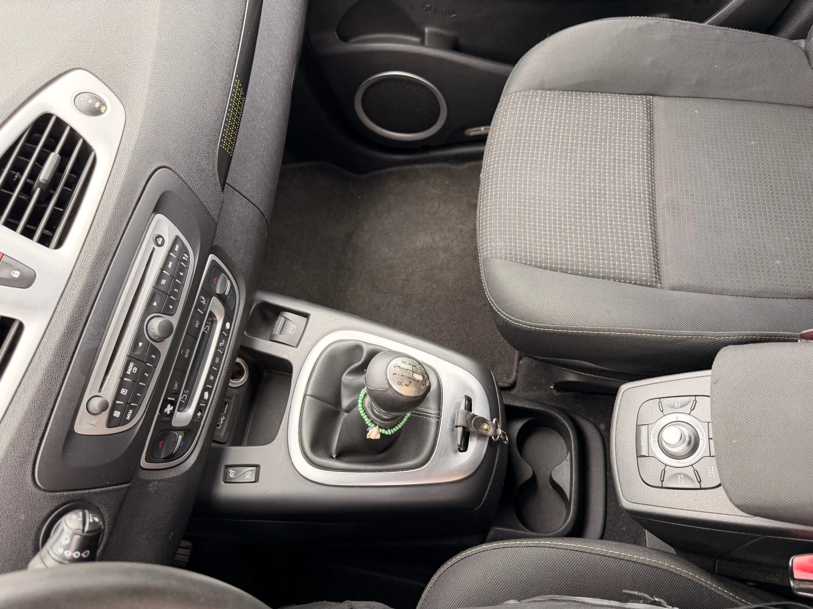 Renault Scenic, снимка 13 - Автомобили и джипове - 54655966