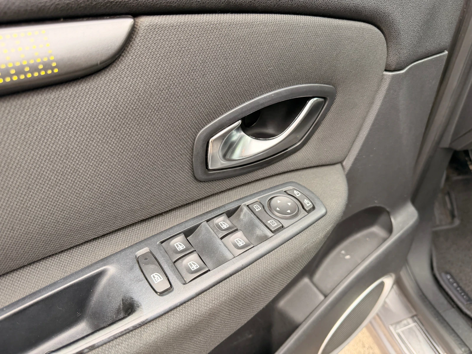 Renault Scenic, снимка 11 - Автомобили и джипове - 54655966