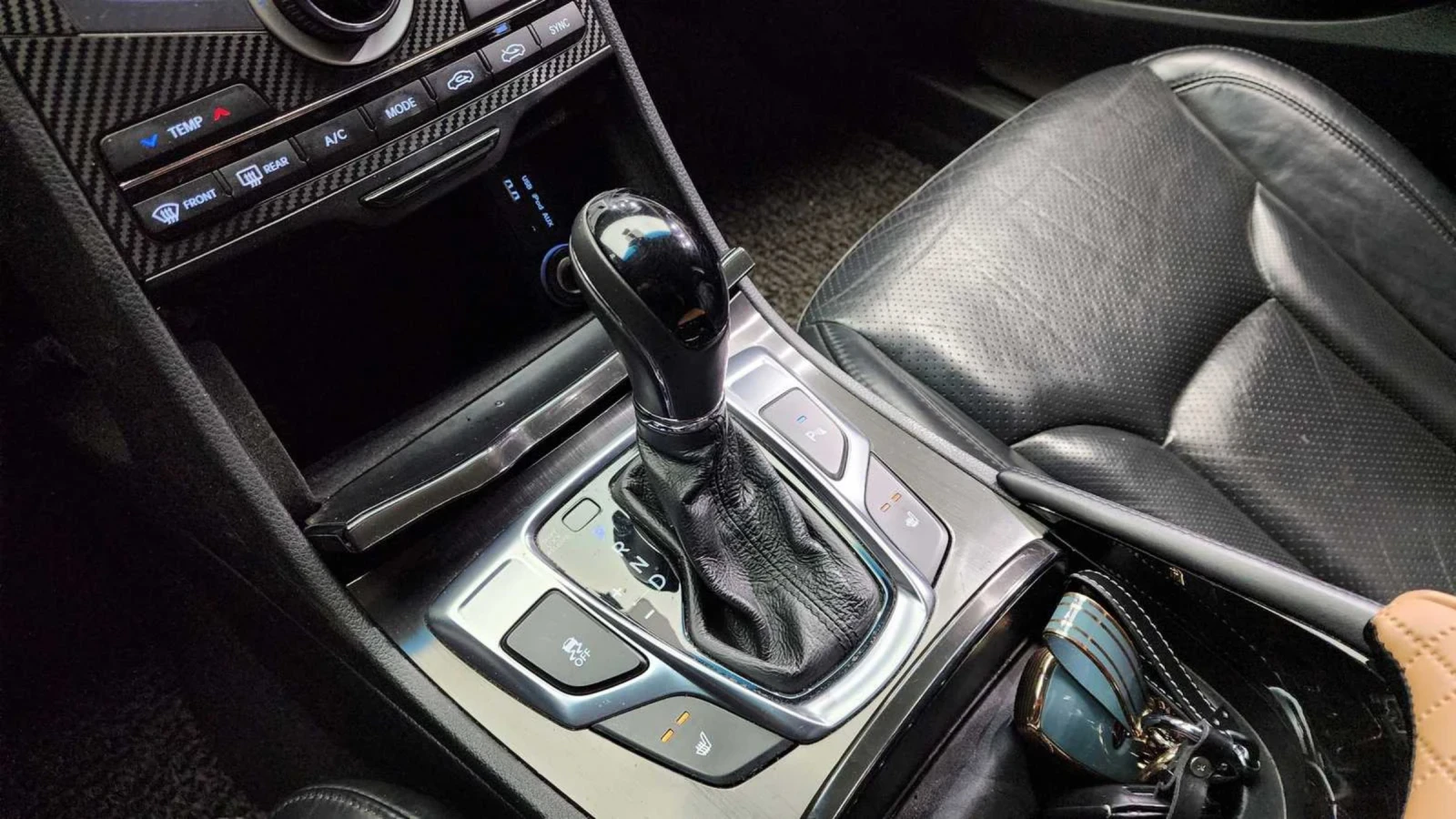 Hyundai Grandeur 2016г.КОЖА АВТОМАТ , снимка 14 - Автомобили и джипове - 54742399
