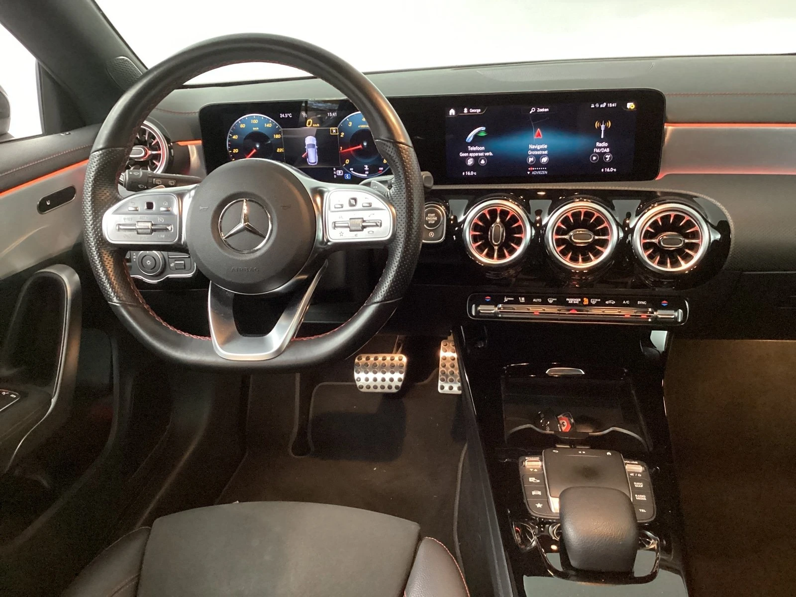 Mercedes-Benz CLA 200  Shooting Brake 200 Business Solution AMG, снимка 7 - Автомобили и джипове - 54924079