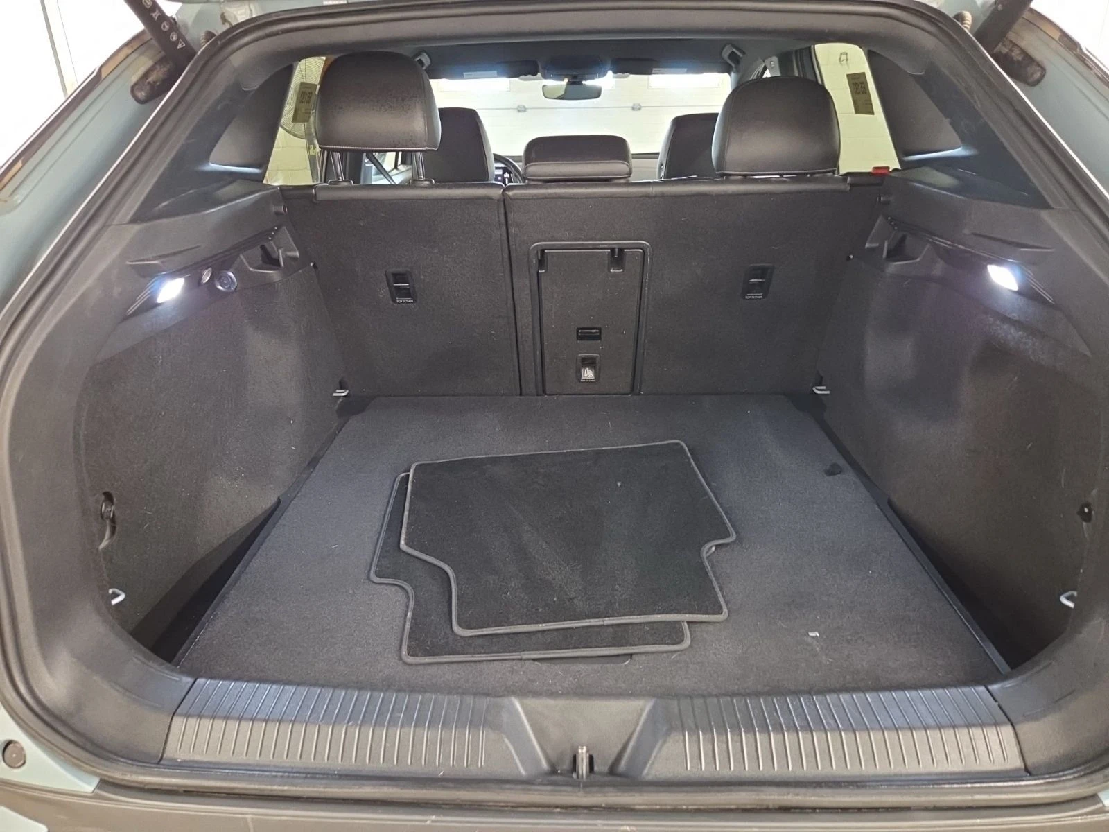VW ID.4 PRO* Pano* 360* Blind Spot* Подгрев* Цена до Бг, снимка 15 - Автомобили и джипове - 55902921