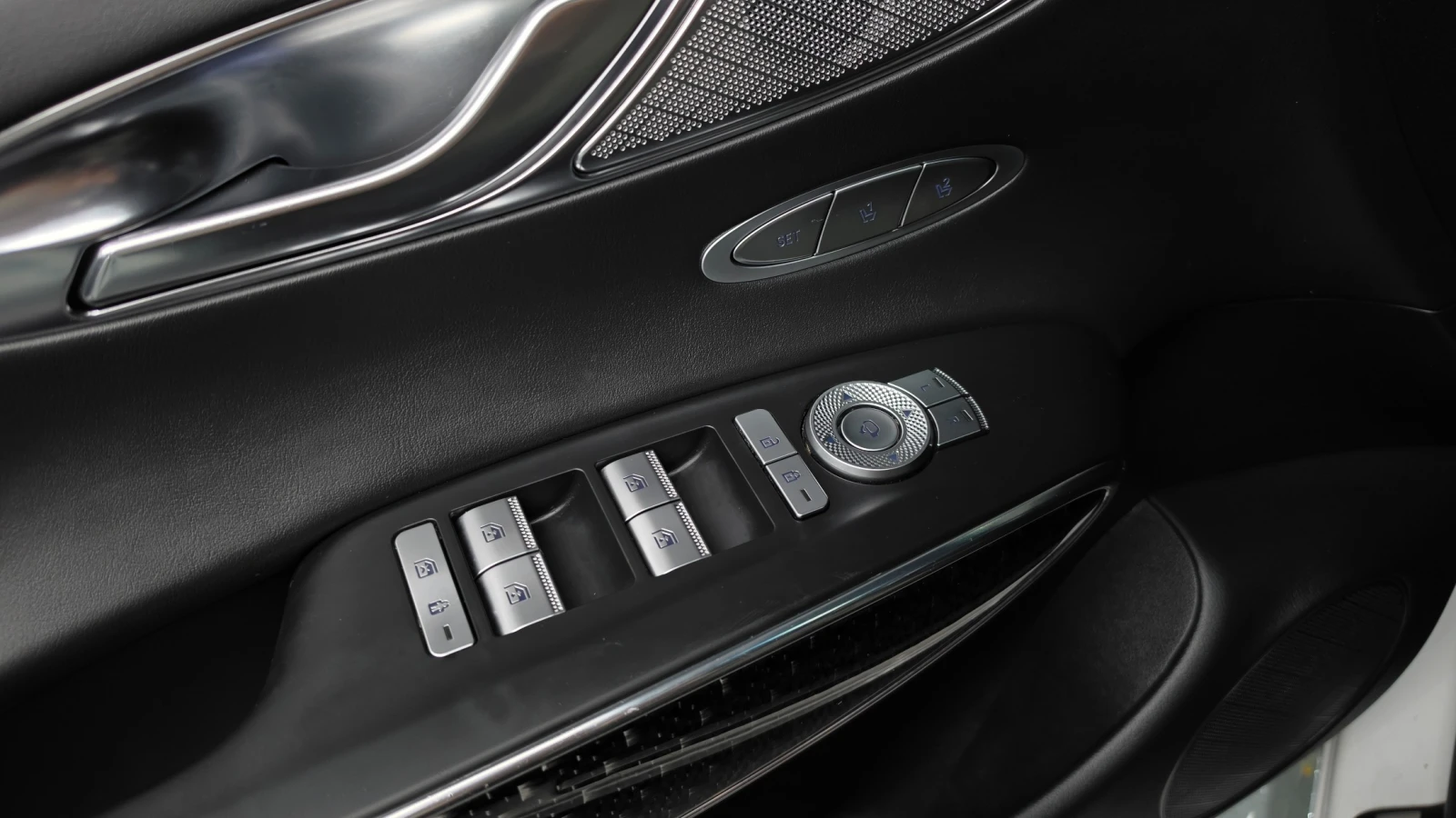 Genesis GV70 2022 2.5T AWD, снимка 8 - Автомобили и джипове - 56285746