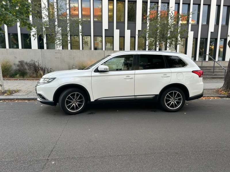 Mitsubishi Outlander 2.0 MIVEC, снимка 3 - Автомобили и джипове - 47425795