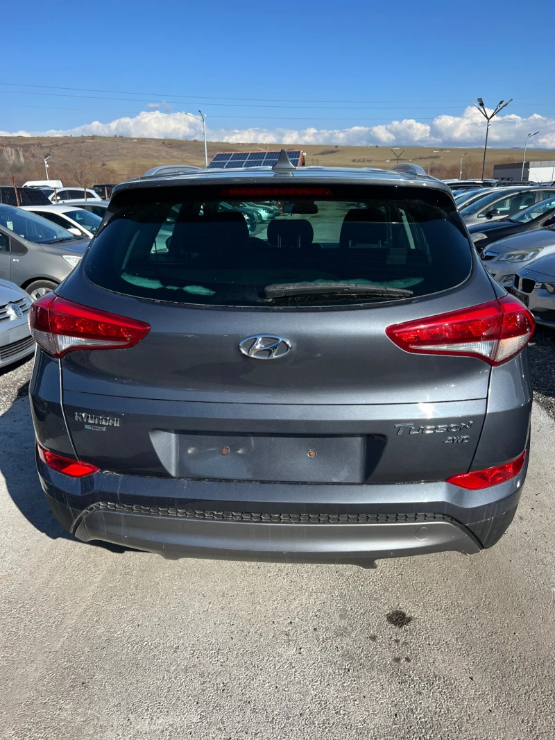 Hyundai Tucson 2.4benz, снимка 4 - Автомобили и джипове - 48973268