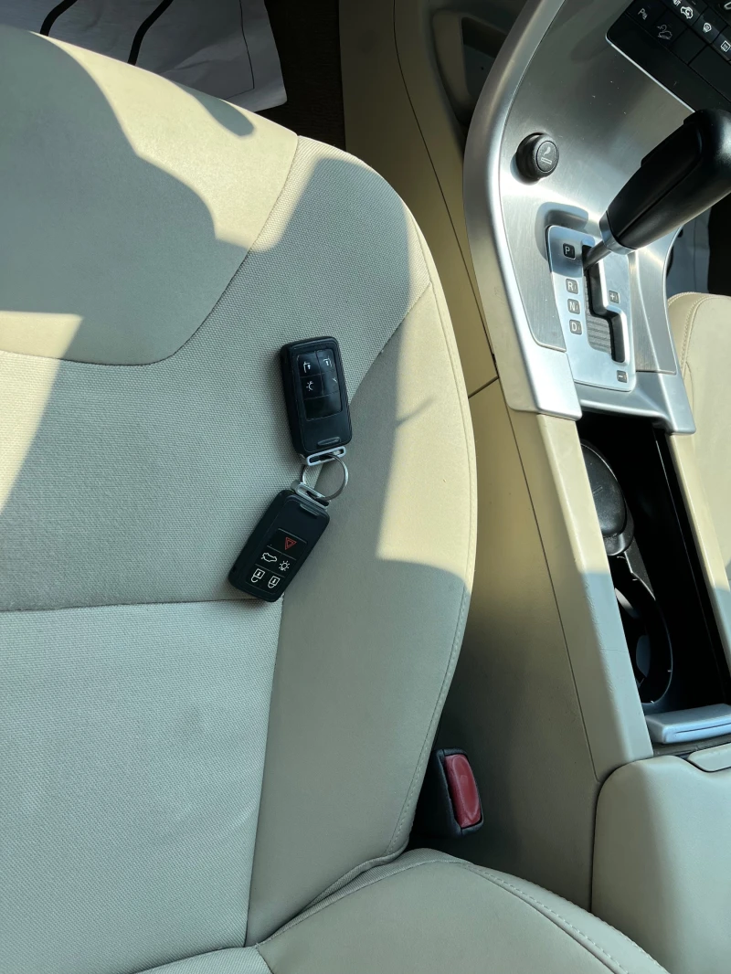 Volvo XC60 2.4 163ps 4x4, снимка 15 - Автомобили и джипове - 50572685