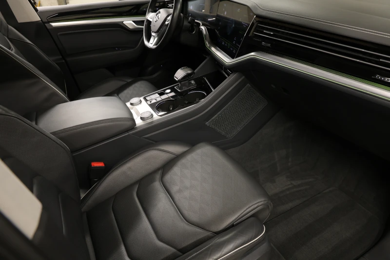 VW Touareg 3.0TDI 4Motion Matrix, снимка 13 - Автомобили и джипове - 52461564