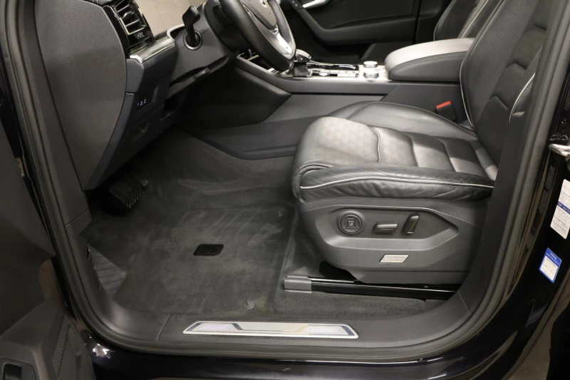 VW Touareg 3.0TDI 4Motion Matrix, снимка 6 - Автомобили и джипове - 52461564