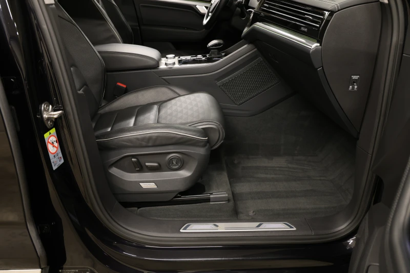 VW Touareg 3.0TDI 4Motion Matrix, снимка 12 - Автомобили и джипове - 52461564