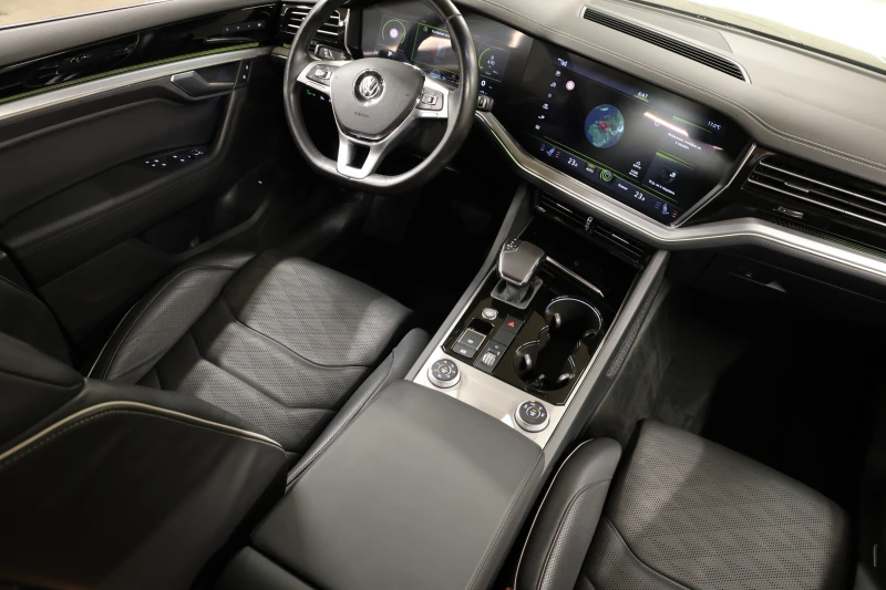 VW Touareg 3.0TDI 4Motion Matrix, снимка 8 - Автомобили и джипове - 52461564