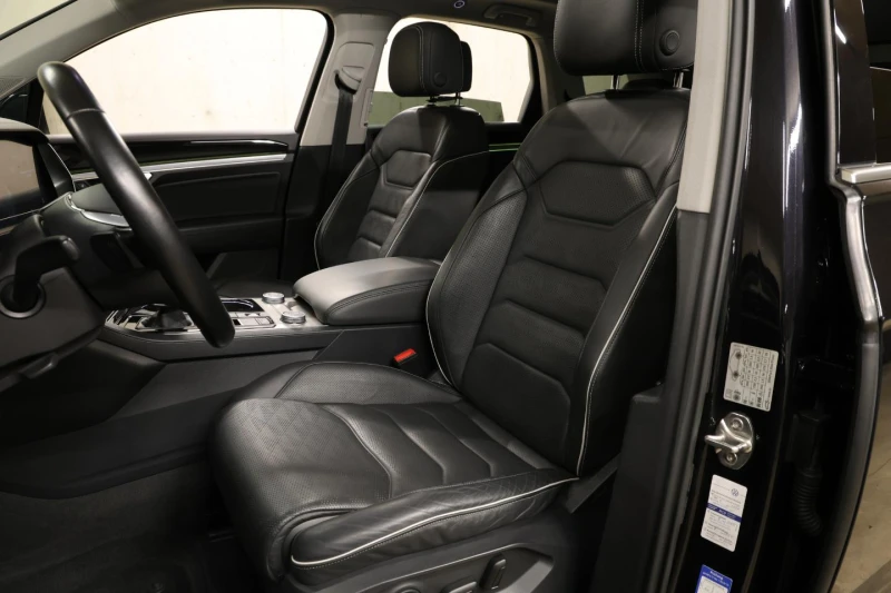 VW Touareg 3.0TDI 4Motion Matrix, снимка 7 - Автомобили и джипове - 52461564