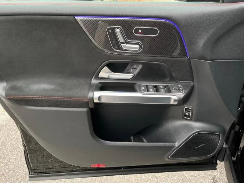 Mercedes-Benz GLB GLB 35 AMG M PREMIUM* 7-Sitze* Pano, снимка 7 - Автомобили и джипове - 53005234