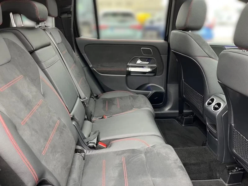 Mercedes-Benz GLB GLB 35 AMG M PREMIUM* 7-Sitze* Pano, снимка 6 - Автомобили и джипове - 53005234