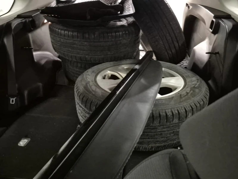 Toyota Rav4 * HYBRID XLE * CARFAX * БЕЗ ПЪРВОНАЧАЛНА ВНОСКА, снимка 12 - Автомобили и джипове - 53009604