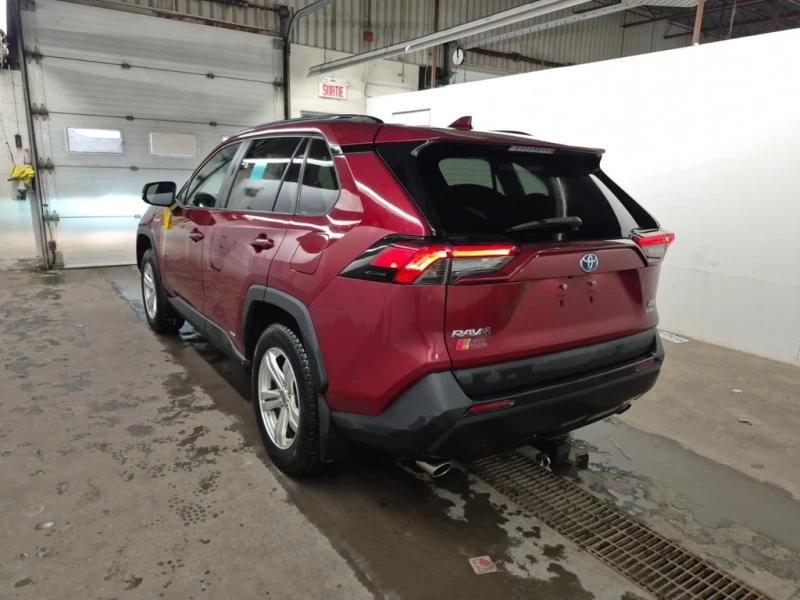 Toyota Rav4 * HYBRID XLE * CARFAX * БЕЗ ПЪРВОНАЧАЛНА ВНОСКА, снимка 4 - Автомобили и джипове - 53009604