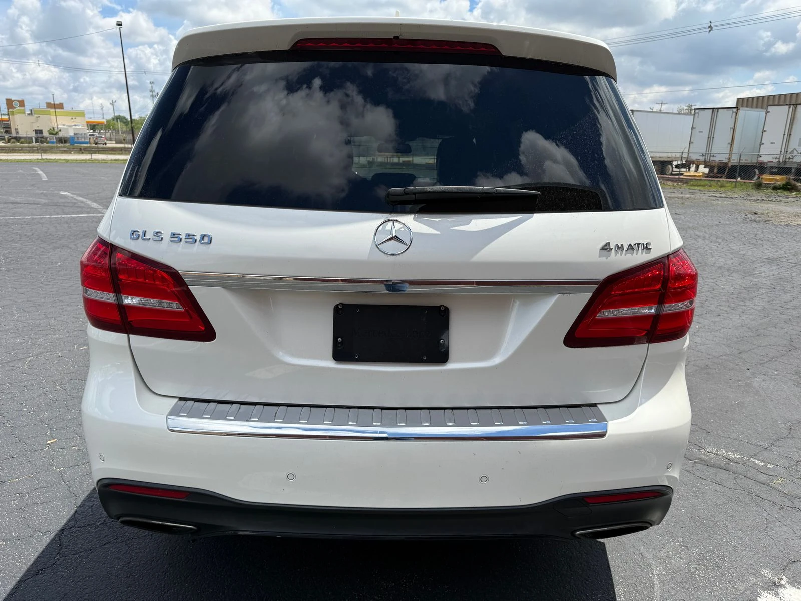 Mercedes-Benz GLS 500 AMG* Designo* Distronic* Масаж* Обдухване* Подгрев - изображение 3