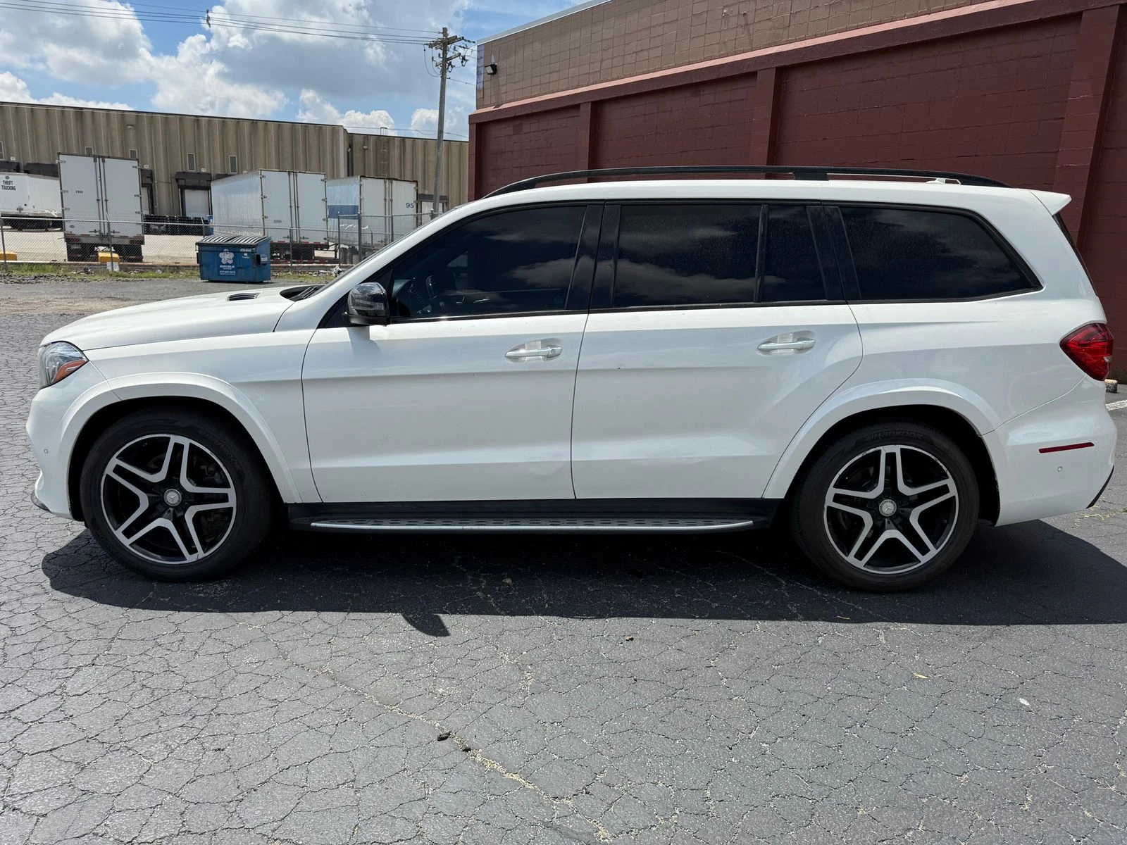Mercedes-Benz GLS 500 AMG* Designo* Distronic* Масаж* Обдухване* Подгрев - изображение 7