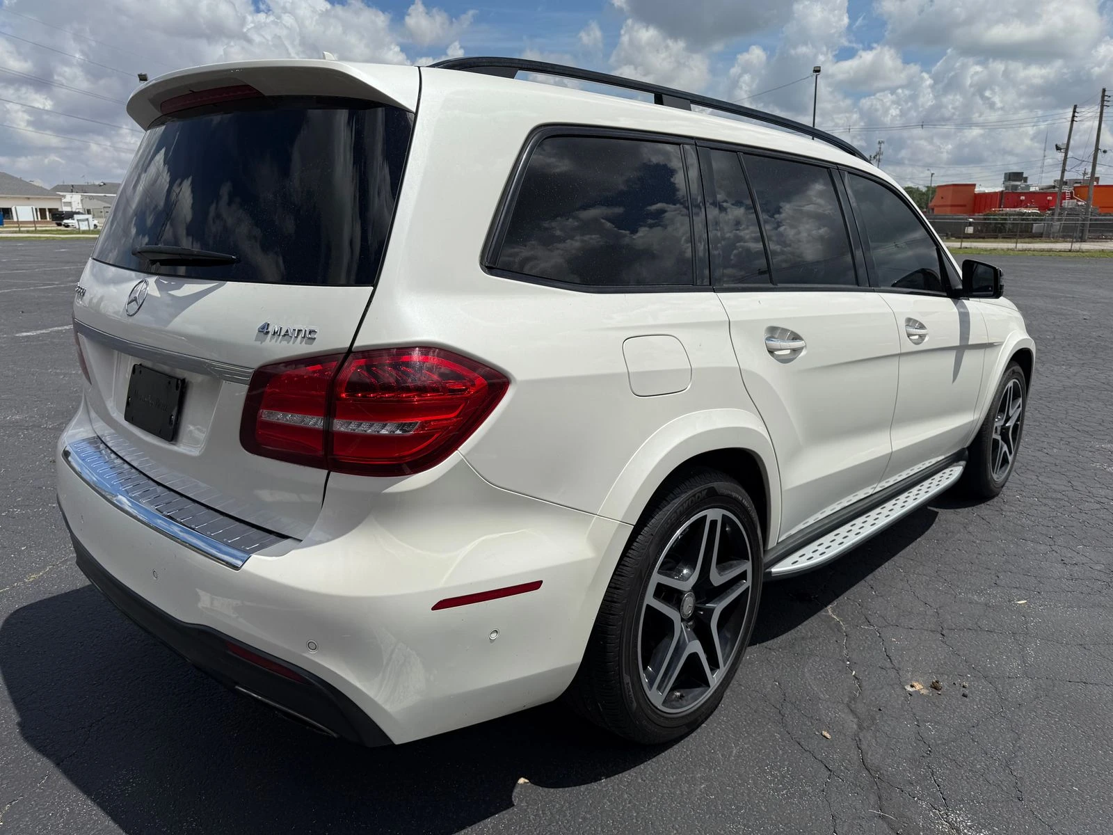 Mercedes-Benz GLS 500 AMG* Designo* Distronic* Масаж* Обдухване* Подгрев - изображение 9