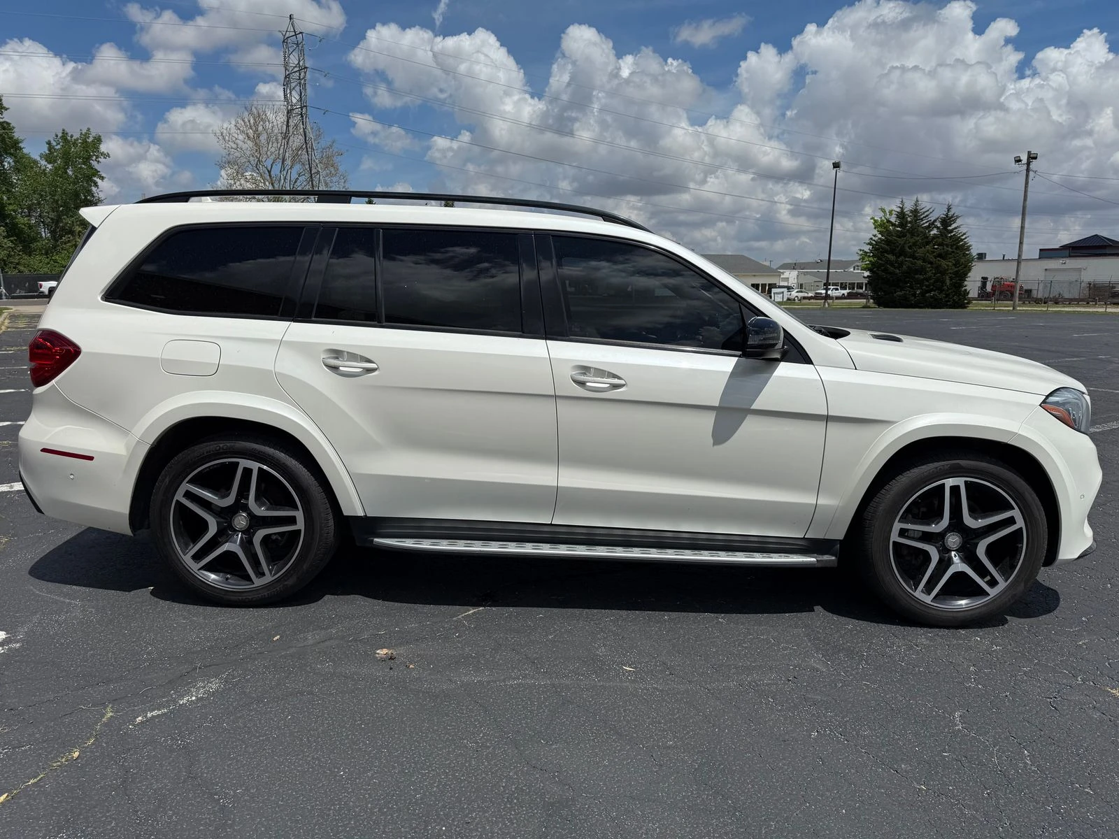 Mercedes-Benz GLS 500 AMG* Designo* Distronic* Масаж* Обдухване* Подгрев - изображение 6