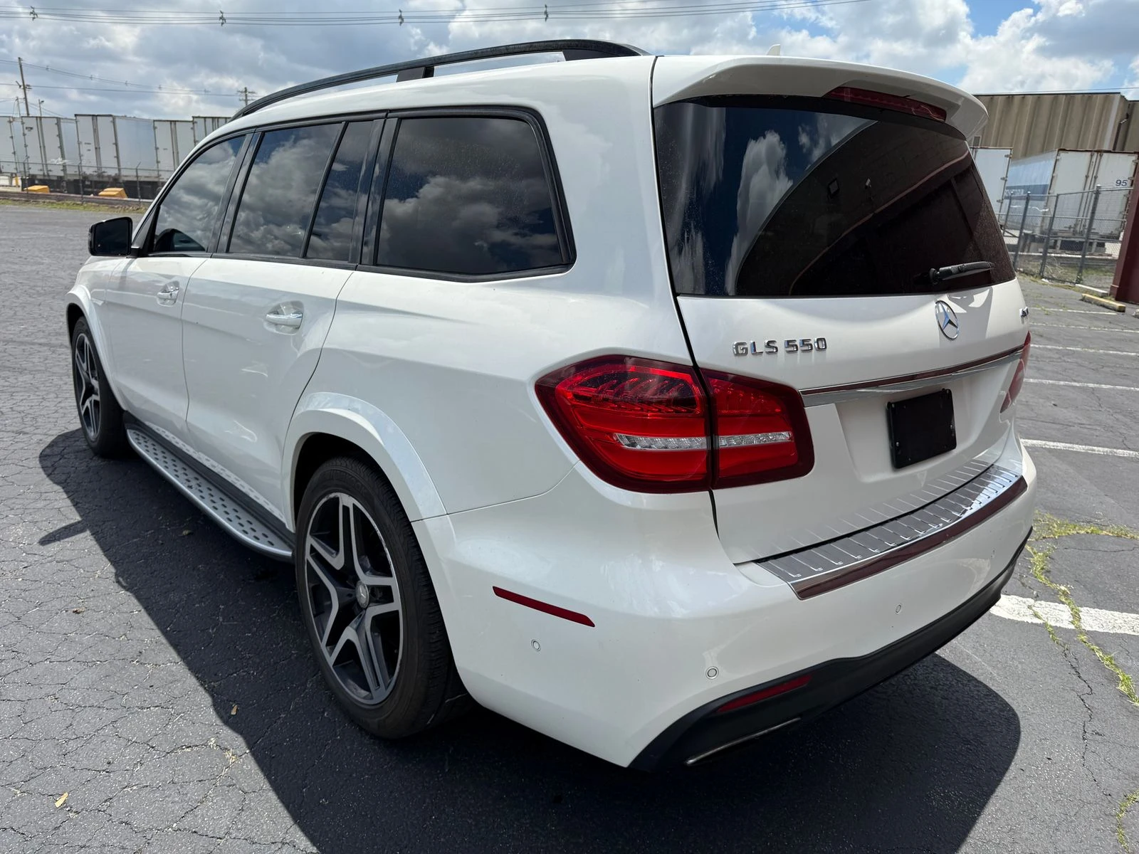 Mercedes-Benz GLS 500 AMG* Designo* Distronic* Масаж* Обдухване* Подгрев - изображение 10