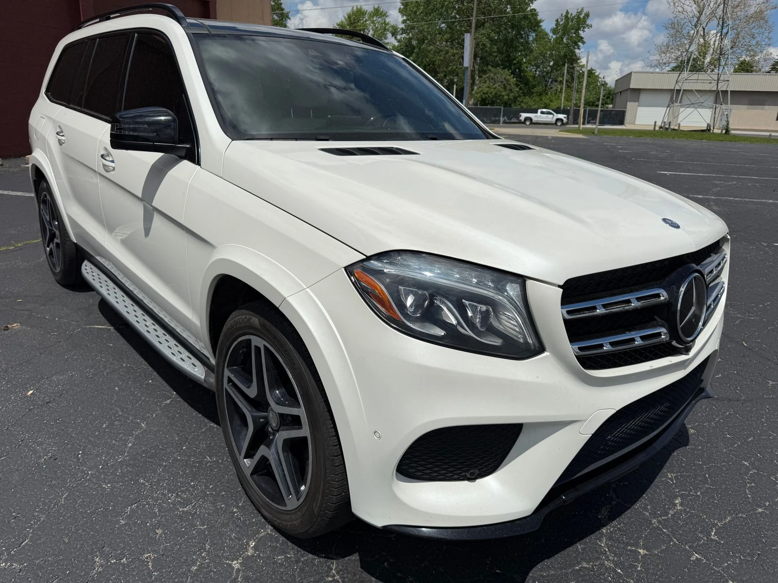 Mercedes-Benz GLS 500 AMG* Designo* Distronic* Масаж* Обдухване* Подгрев - изображение 4