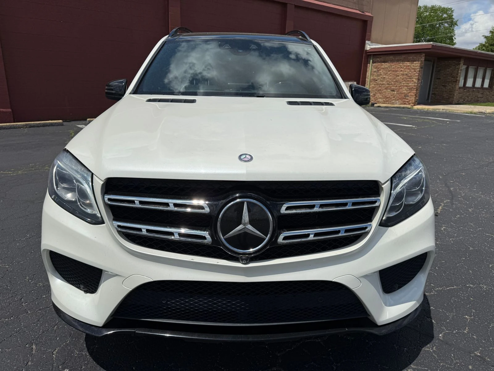 Mercedes-Benz GLS 500 AMG* Designo* Distronic* Масаж* Обдухване* Подгрев - изображение 2