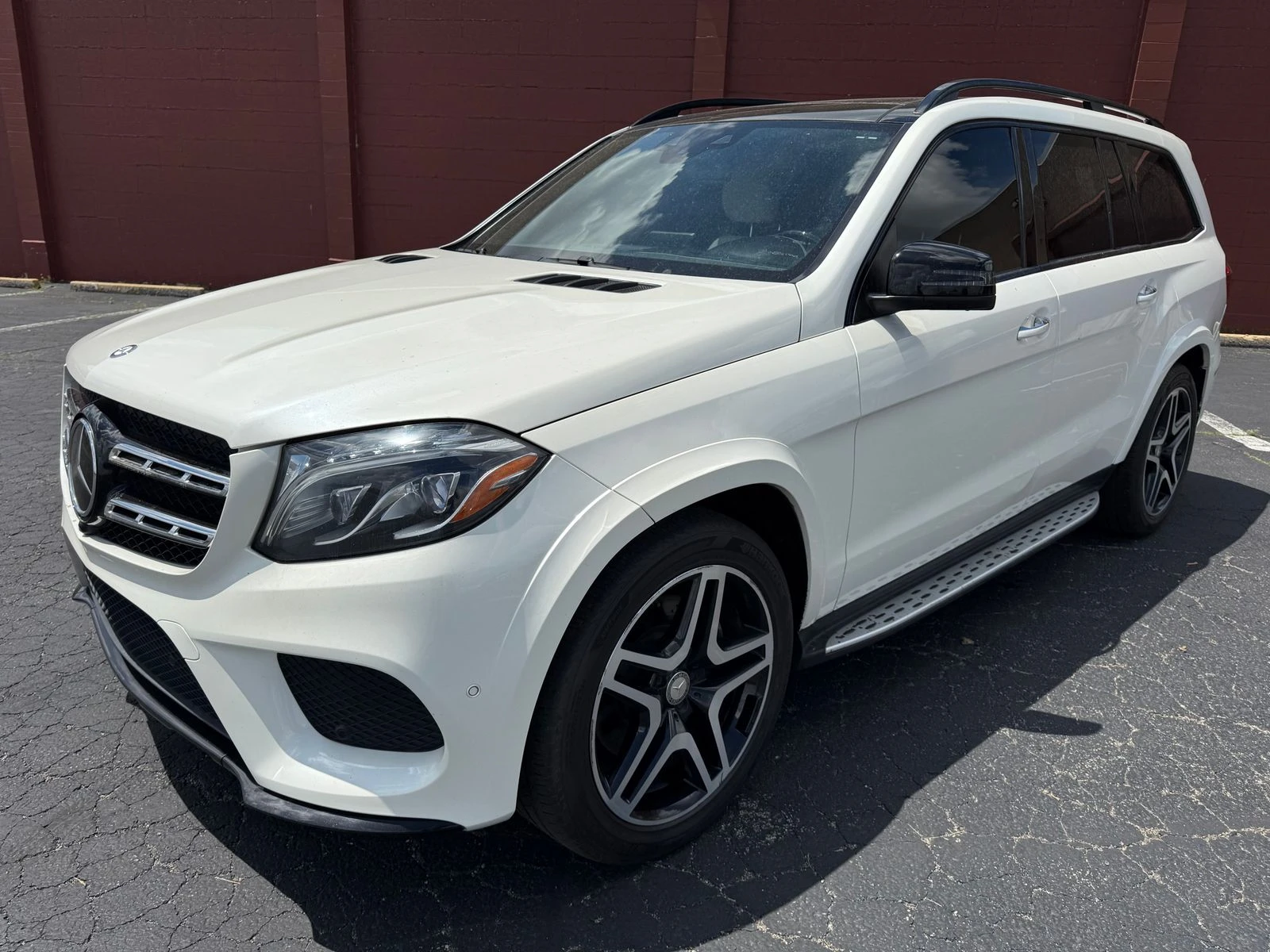 Mercedes-Benz GLS 500 AMG* Designo* Distronic* Масаж* Обдухване* Подгрев - изображение 5