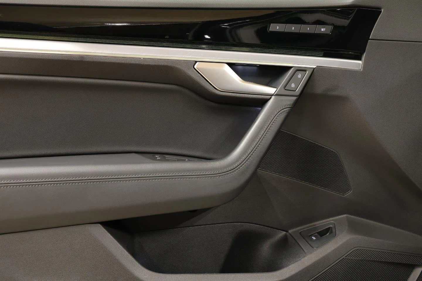 VW Touareg 3.0TDI 4Motion Matrix - изображение 5