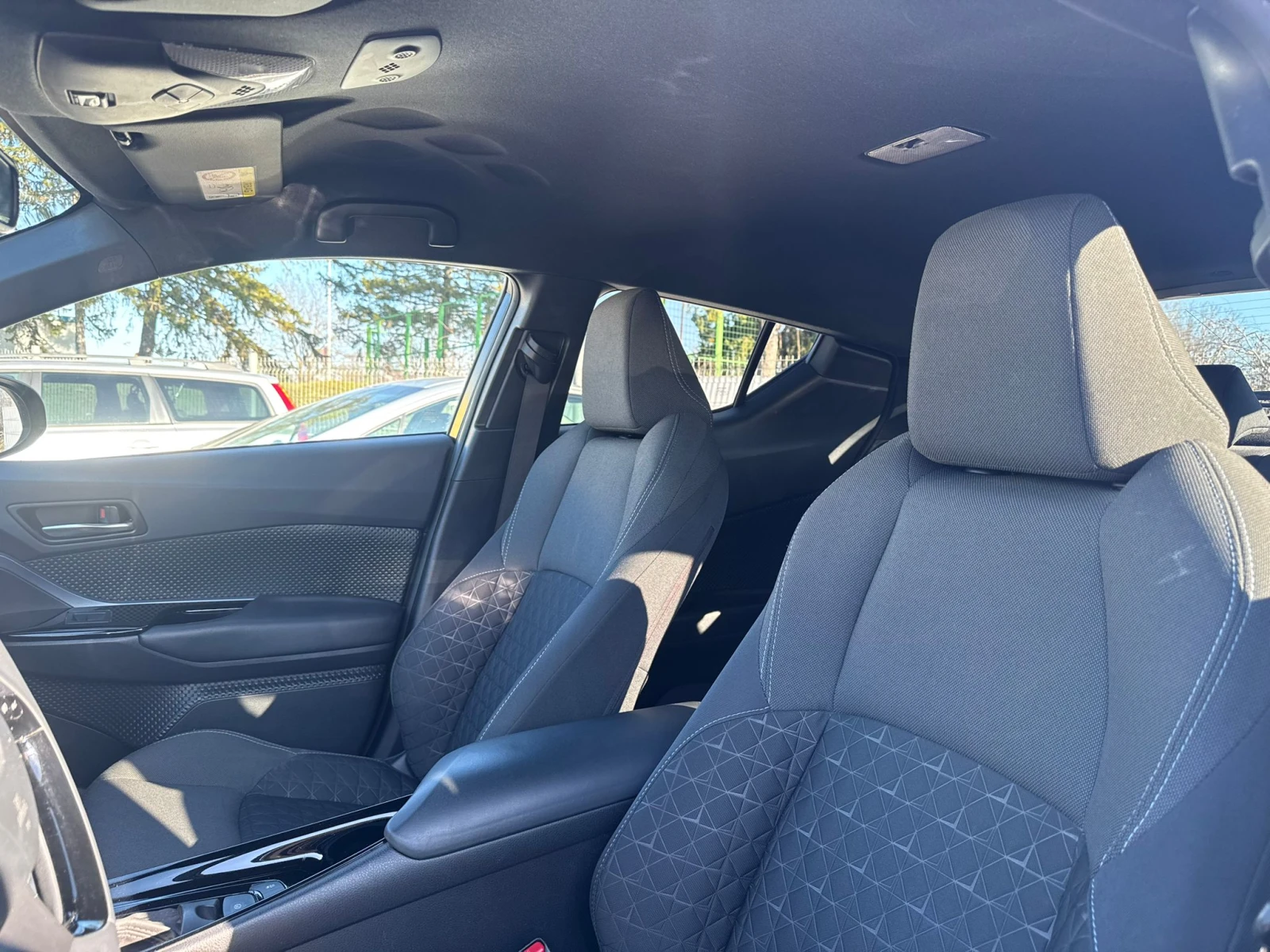 Toyota C-HR /ГАРАНЦИЯ ТОЙОТА, снимка 10 - Автомобили и джипове - 53482832